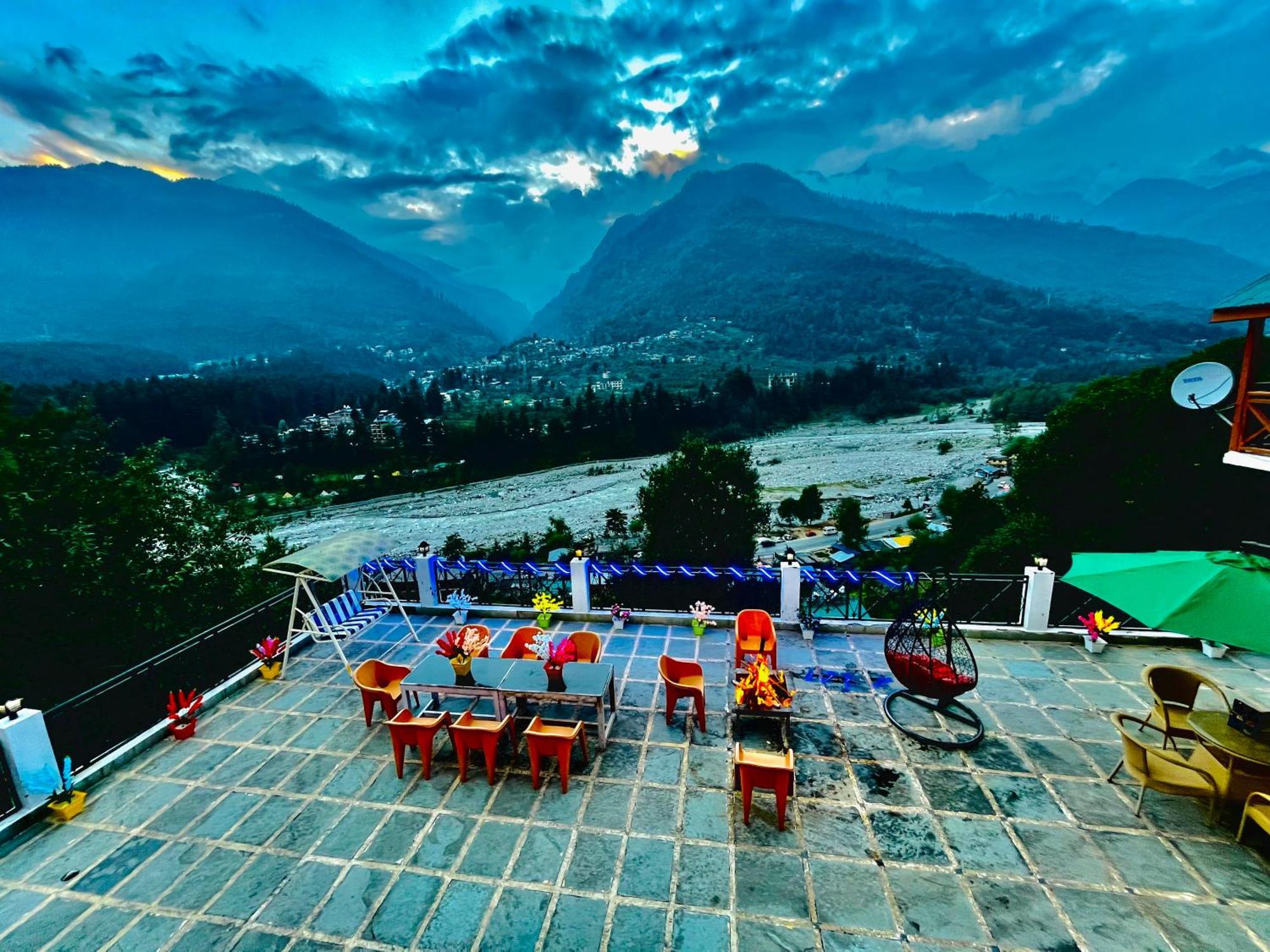 The Four Season Hotel & Resort, Manali - A Blissful View From Rooms Экстерьер фото